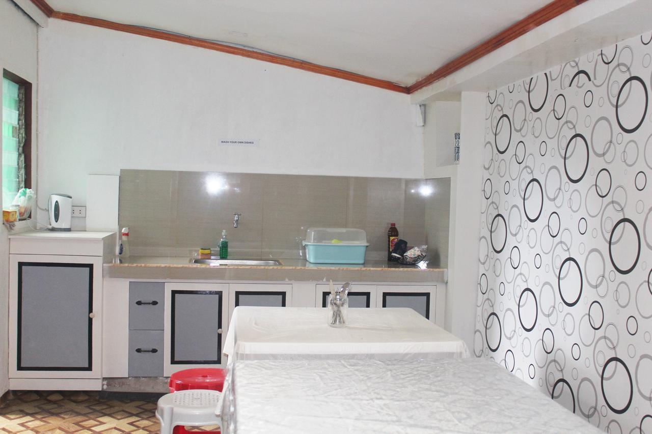 J'S Backpackers Hostel Davao City Buitenkant foto